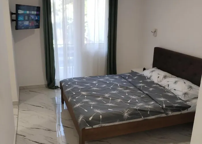 Апартаменты Iv *